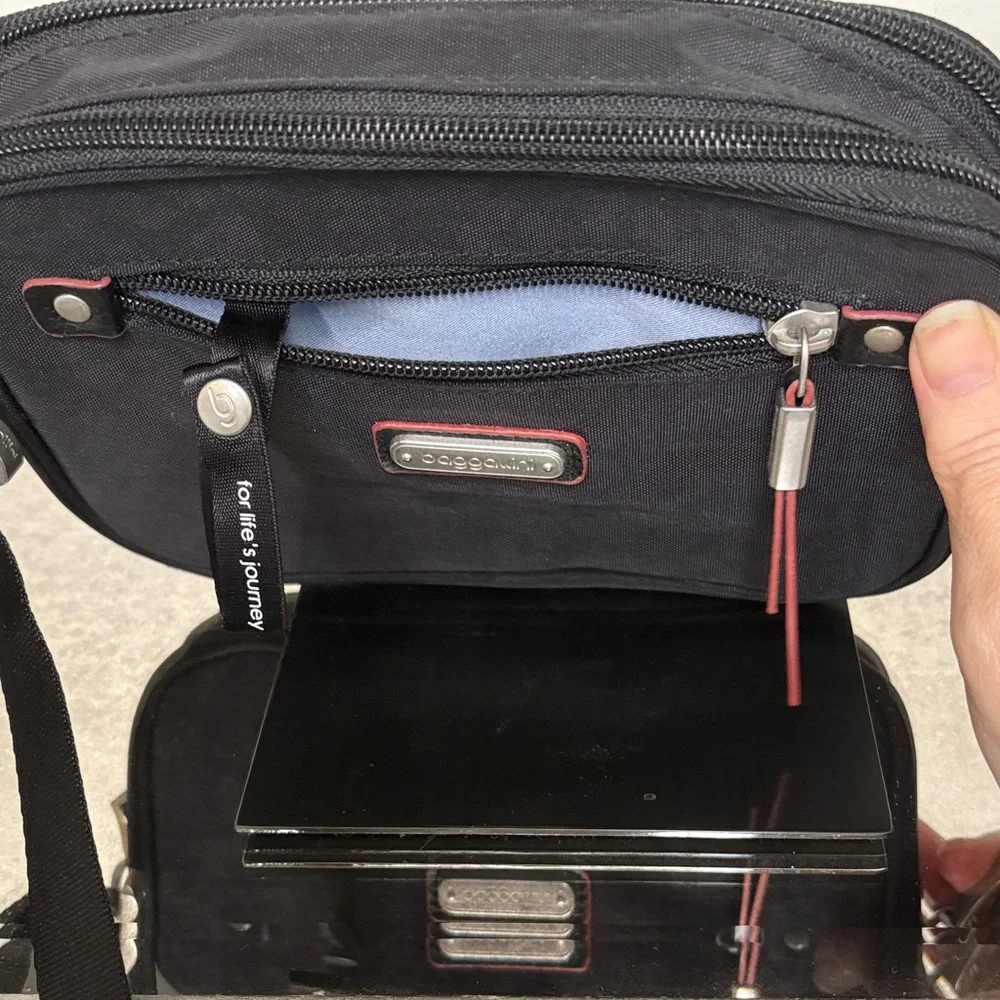 Baggallini RFID Crossbody Festival Bag / Fanny Pack - Picture 4 of 15